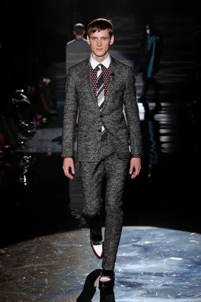 Look 15